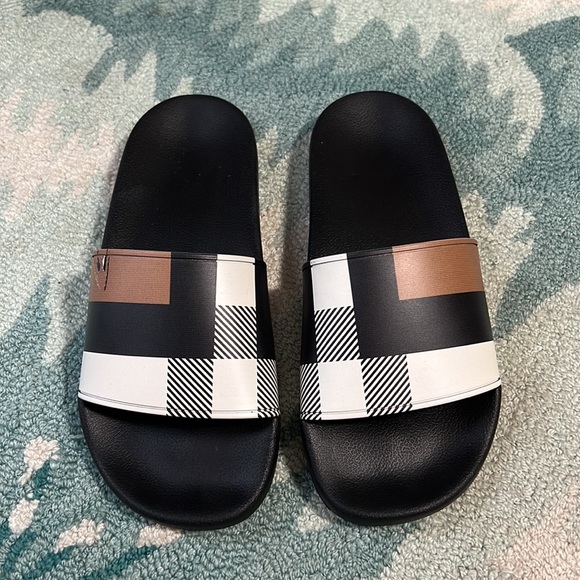 BurberryFurley Check Pool Slides - Picture 5 of 10